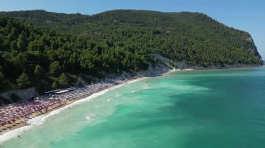 Sirolo, İtalya 'daki Turkuaz Suları ve Beyaz Kum Kumsalı