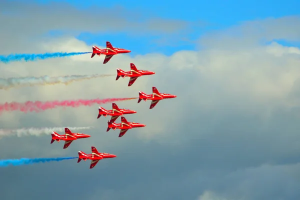 Иквелл Bedfordshire England Августа 2017 Года Red Arrows Flying Display — стоковое фото