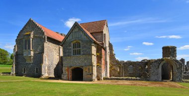 Castle Acre, Norfolk, İngiltere - 09 Mayıs 2018: Kale Acre tarikat Norfolk kalıntıları