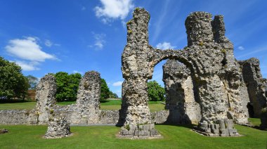 Castle Acre, Norfolk, İngiltere - 09 Mayıs 2018: Kale Acre tarikat Norfolk kalıntıları