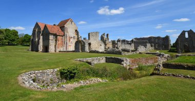 Castle Acre, Norfolk, İngiltere - 09 Mayıs 2018: Kale Acre tarikat Norfolk kalıntıları