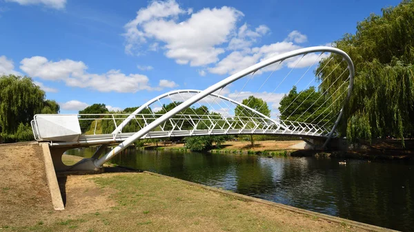 Bedford Bedfordshire River Ouse Pasarela Mariposas Sobre Río Ouse — Foto de Stock