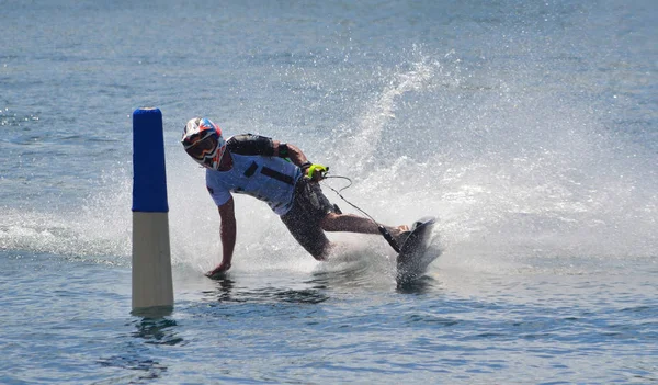 Motosurf Competitore Prendendo Angolo Velocità Facendo Sacco Spray — Foto Stock
