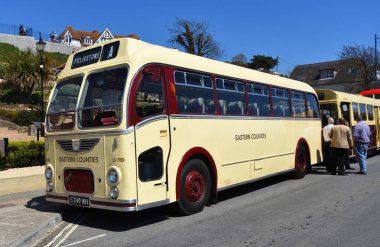 Felixstowe, Suffolk, İngiltere - 06 Mayıs 2018: Doğu bölgeler yolda otobüs Vintage Bristol.