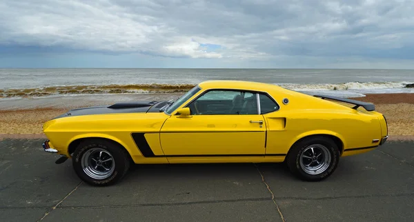 Felixstowe Suffolk England Mai 2019 Klassischer Gelber Ford Mustang Parkt — Stockfoto