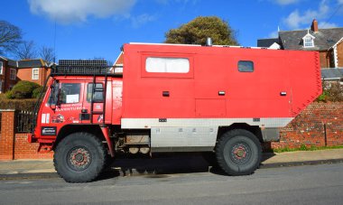FELIXSTOWE, SUFFOLK, İngiltere - 01 Mart 2020: Overland Truck Matilda. Lüks Overland Camper. Leyland Daf T244