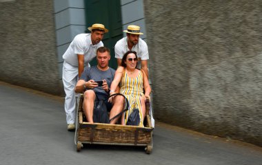 FUNCHAL, MADEIRA, PORTUGAL - 26 Haziran 2019: Funchal Madeira çifti.