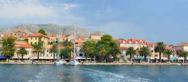 CAVTAT, CROATIA: 11 Eylül 2015: Yat binalı Cavtat Limanı 