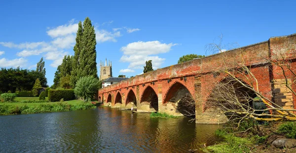 Great Barford Packhorse Bridge Church Bedfordshire Angleterre — Photo