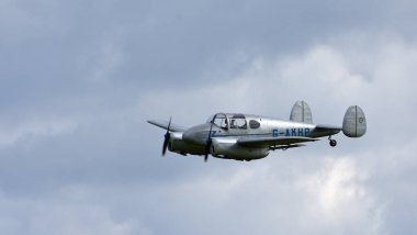ICKwell, BEDFORDSHIRE, İngiltere - Eylül 06, 2020: Vintage Miles M65 Gemini, G-AKHP Flight.