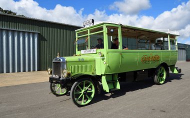 ICKwell, BEDFORDSHIRE, İngiltere - EYLÜL 06 Eylül 2020: Vintage 1921 Leyland Charabus