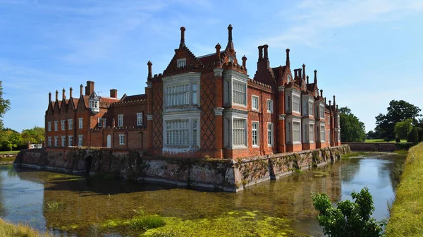 Helmingham Suffolk Angleterre Août 2019 Helmingham Hall Avec Fossés Réflexions — Photo