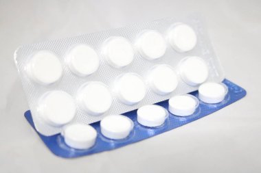 ilaç tablet paket yakından görmek