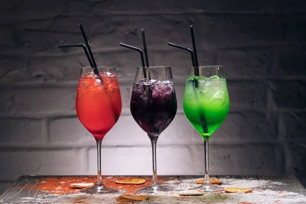 Set of colorful alcohol cocktails with straws; — Stock Photo, Image