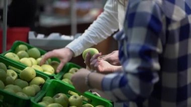 sıfır atık doğal çanta ile çift alışveriş