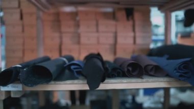 renkli leatherette ve zanaat aile ayakkabısı imalatı