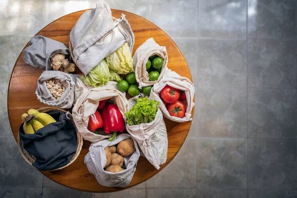 Ensemble de sacs à provisions en coton réutilisables et zéro déchet pour la nourriture — Photo