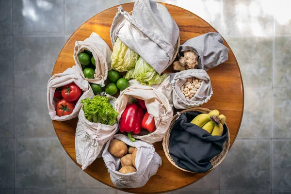 Ensemble de sacs à provisions en coton réutilisables et zéro déchet pour la nourriture — Photo