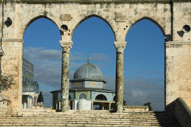 Arapça tarzı Jerusale Tapınak Dağı üzerinde kemer