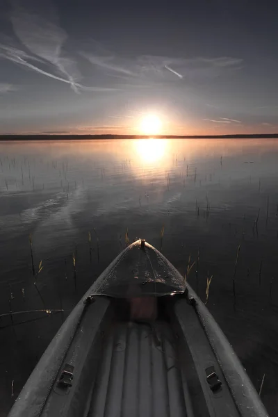 Kajak Drijft Naar Zon Neus Kajaks Tegen Achtergrond Van Een — Stockfoto