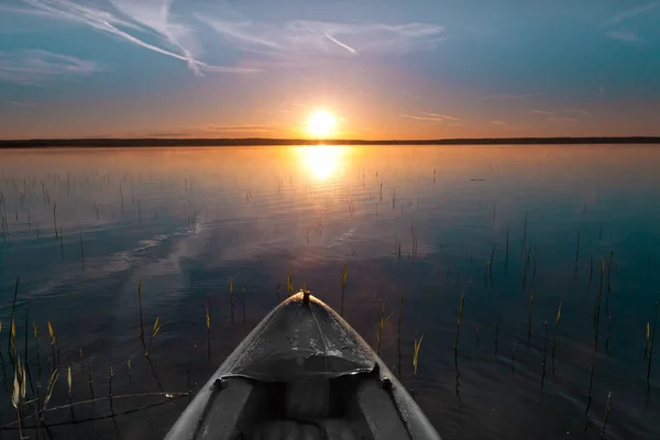 Das Kajak Schwimmt Der Sonne Entgegen Russland Gebiet Jaroslawl Stadt — Stockfoto