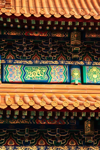 Eski çini ve Yasak Şehir tuhaf modeller