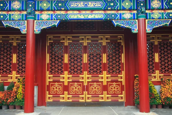 Parlak renkli antika kapı Çin Sarayı, antika oymalar, Yasak Şehir,