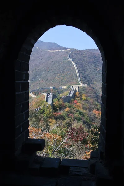 Zeď Mezeru Pohled Okna Mezera Velkou Čínskou Zeď Zdivo Podzimní — Stock fotografie