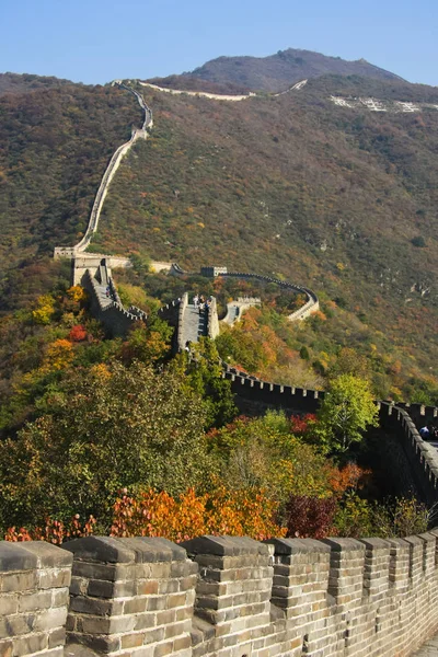 Great Wall Autumn Wall Passes Tops Hills Covered Forest Bright — Stock Photo, Image