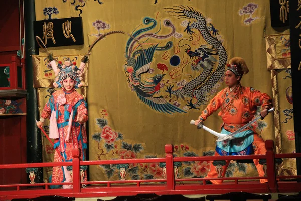 Китай Пекин Huguang Theater Beijing Opera Stage Male Warrior Female — стоковое фото
