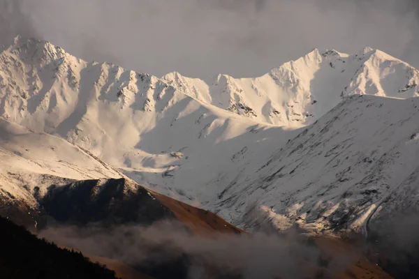 Des Montagnes Dans Nuage Montagnes Neige Sucre Loin — Photo