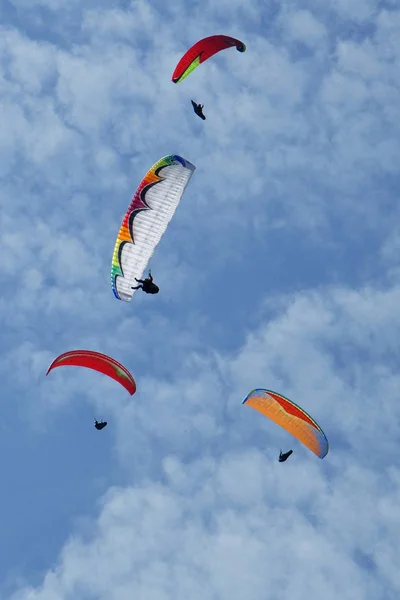 Nepal Pokhara Parapentes Circulam Uma Corrente Ascendente Acima Montanha Sarangkot — Fotografia de Stock