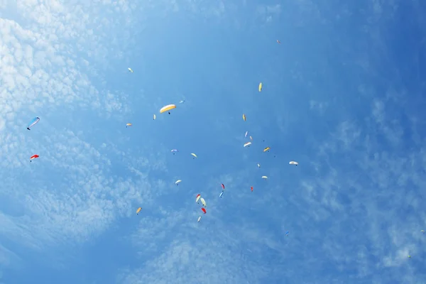 Nepal Pokhara Parapentes Circulam Uma Corrente Ascendente Acima Montanha Sarangkot — Fotografia de Stock