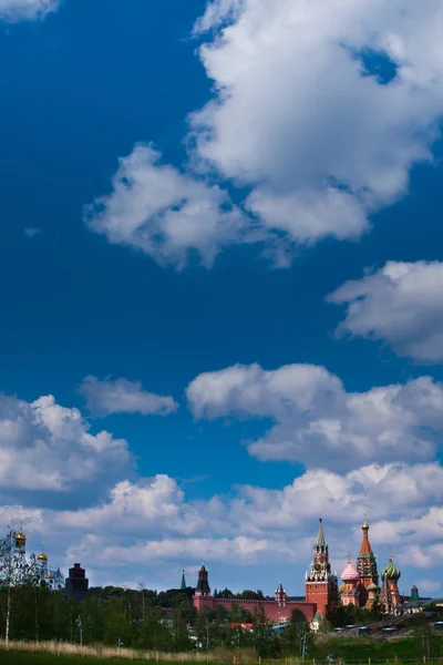 Τον Μπλε Ουρανό Πάνω Από Κρεμλίνο Της Μόσχας Τοπίο Σύμβολα — Φωτογραφία Αρχείου