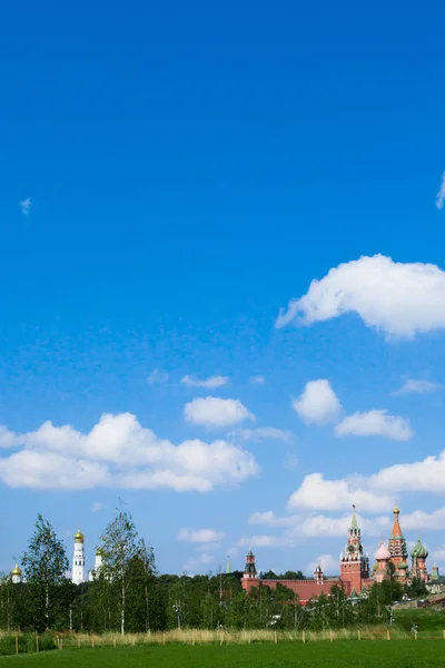 Ουρανός Πάνω Από Ρωσία Κόκκινο Spasskaya Πύργο Από Κρεμλίνο Της — Φωτογραφία Αρχείου