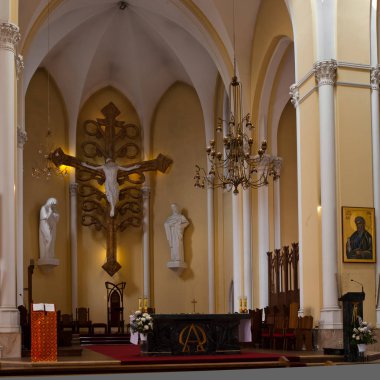 Moskova / Rusya-Temmuz, 26, 2018: Kutsal Bakire Meryem Immaculate Conception katedral. Dış, Gotik Katedrali. Gotik Katedrali hizmetler arasındaki boş altar