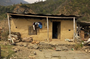 Zavallı Nepal evin topraktan yapılmış