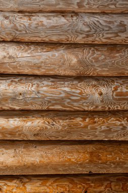 duvar odunsu desenleri ile. Ahşap kaba geleneksel duvar günlükleri, odunsu doku