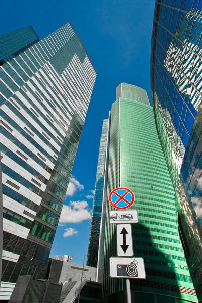 Moskwa Rosja 2018 Sierpnia Znaki Drogowe Centrum Biznesowym Znak Stop — Zdjęcie stockowe