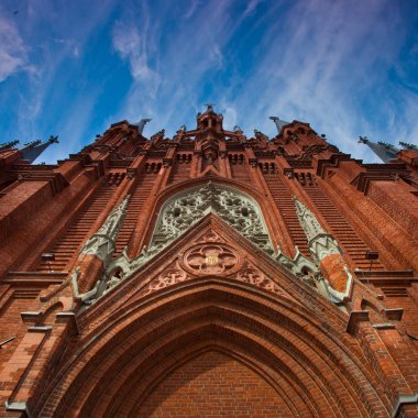 Moskova / Rusya-Temmuz, 26, 2018: Kutsal Bakire Meryem Immaculate Conception katedral. Dış, Gotik katedral kırmızı tuğla.