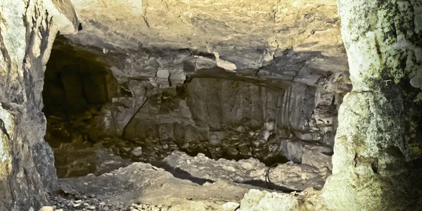 神秘的隧道 西底家的洞穴 所罗门国王的采石场 位于圣殿山下 黑暗的拱顶 侧面照明 — 图库照片