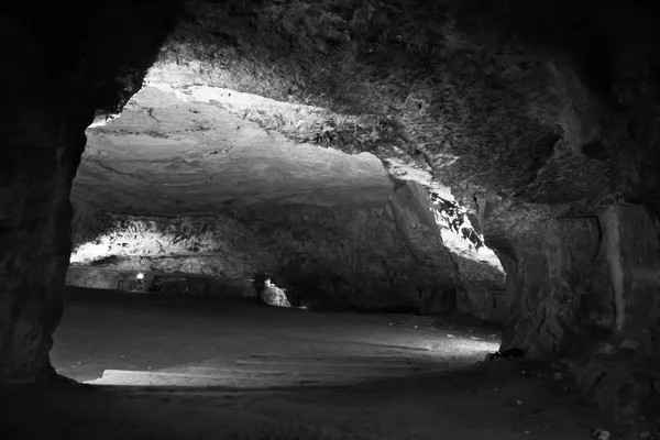 Grottan Tsidkiagu Zedekiah Den Hall Mason — Stockfoto