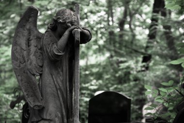 Kederli Angel. 19. yüzyıl, Alman Türbesi (şehir Moscow.Weeping melek bir haç, metin için yer ile tanıtıldı)