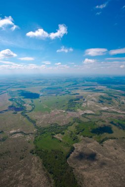 Uçuş üzerinde yeşil düz ve mavi sk