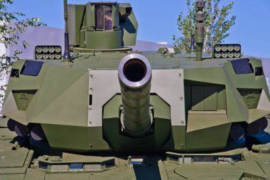 Askeri merkezi Alabino, Moscow region / Rusya: 24 Ağustos 2018: ordu Forum T-14 Armata ana muharebe tankı. Gövde tank ileri görüntüleyiciyi hedefleniyor