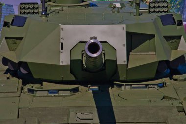 Askeri merkezi Alabino, Moscow region / Rusya: 24 Ağustos 2018: ordu Forum T-14 Armata ana muharebe tankı. Silahı Görüntüleyici, tank kule hedefleniyor
