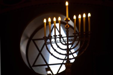 Moskova / Rusya Federasyonu-Haziran 22, 2018: Moskova koro Synagogue.Nine yapraklı, Intnnier veya menorrhate Hanuka, Hanuka lamba