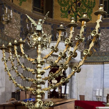 Moskova / Rusya Federasyonu-Haziran 22, 2018: Moskova koro Synagogue.candlestick Chanukiah Intnnier