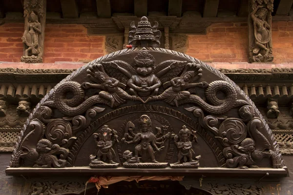 Starożytne Woodcarvingnepal Kathmandu Starożytnej Rzeźbiarskiej Kompozycji Rzeźbiarskich Hinduizm — Zdjęcie stockowe
