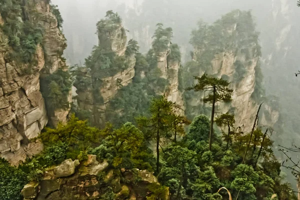 Rocky Cliffs Fog Sheer Cliffs China Zhangjiajie National Forest Park — Stock Photo, Image